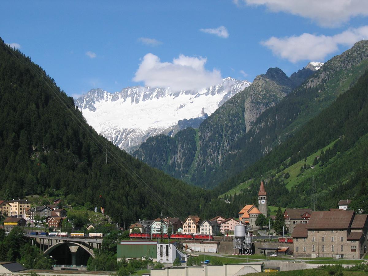 Chalet Hotel Krone Göschenen Exterior foto